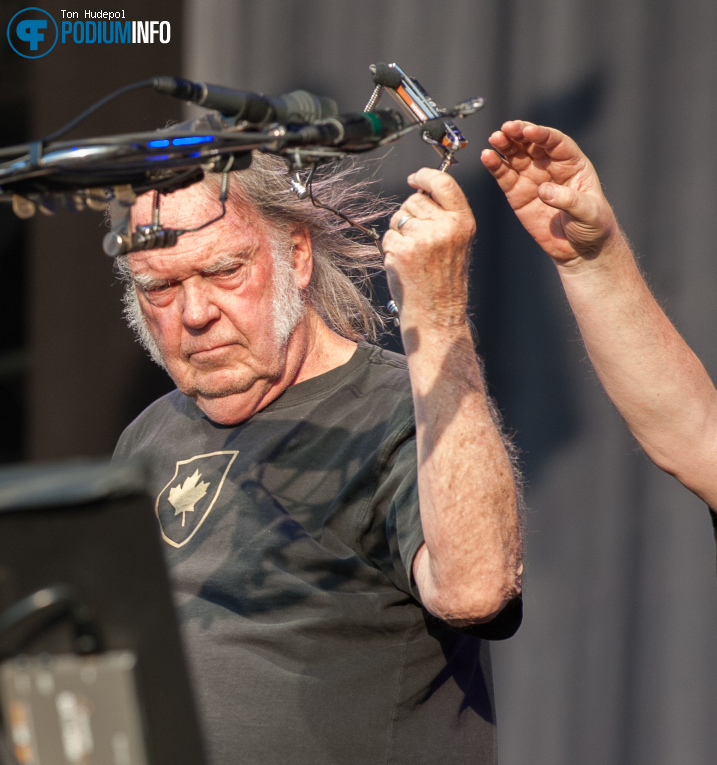 Neil Young op Neil Young - 01/07 - Stadspark Groningen foto