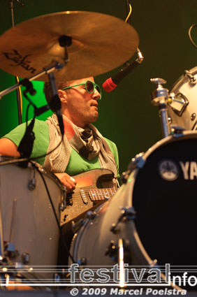 The Ting Tings op Bevrijdingsfestival Groningen 2009 foto