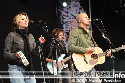 Milow op Bevrijdingsfestival Groningen 2009 foto