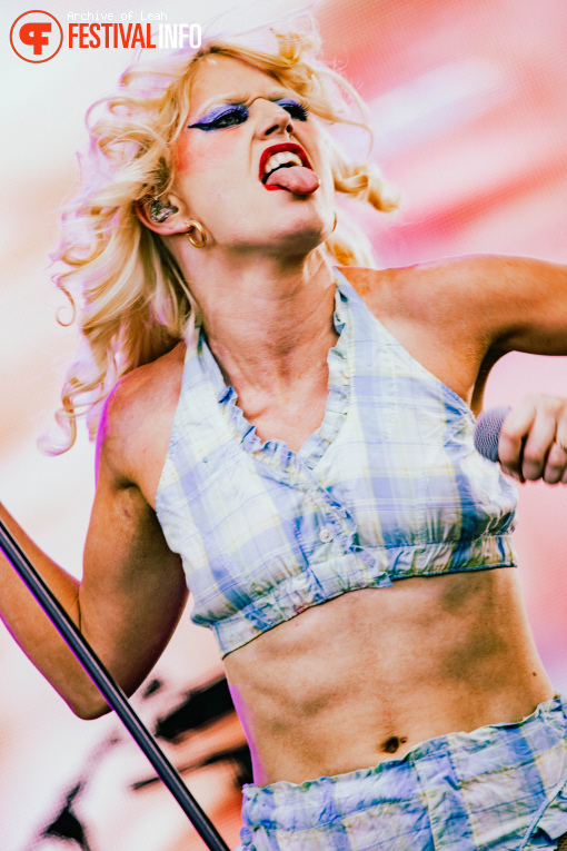 Amyl and The Sniffers op Down the Rabbit Hole 2025 - Vrijdag foto