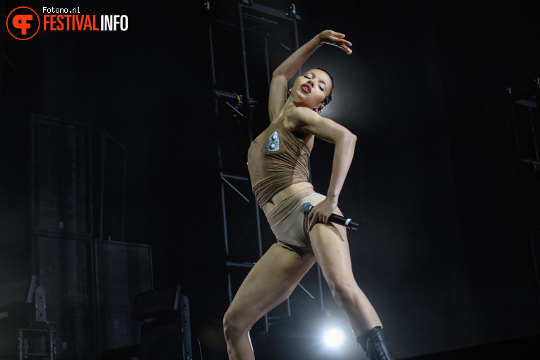 FKA twigs op Down the Rabbit Hole 2025 - Zaterdag foto