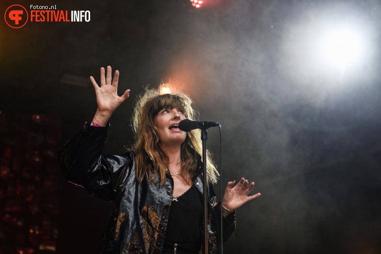 Roos Rebergen & SunSunSun Orchestra op Down the Rabbit Hole 2025 - Zaterdag foto