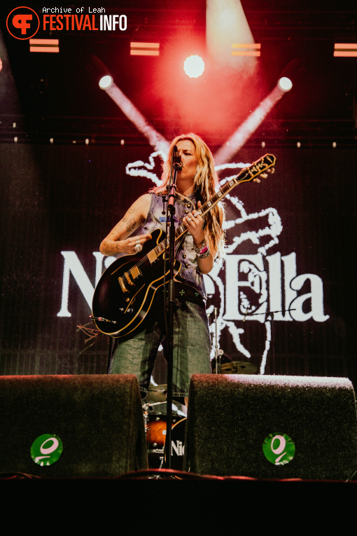 Nieve Ella op Down the Rabbit Hole 2025 - Zaterdag foto