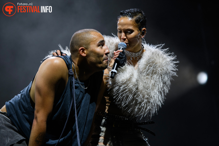 FKA twigs op Down the Rabbit Hole 2025 - Zaterdag foto