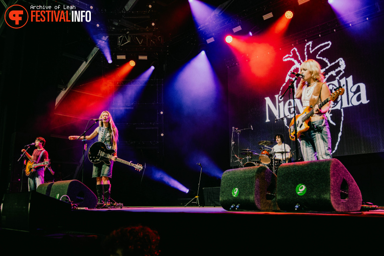 Nieve Ella op Down the Rabbit Hole 2025 - Zaterdag foto