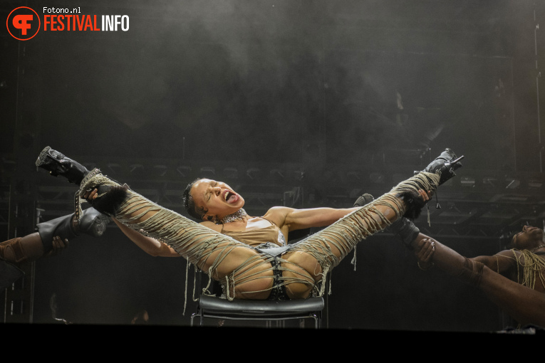 FKA twigs op Down the Rabbit Hole 2025 - Zaterdag foto