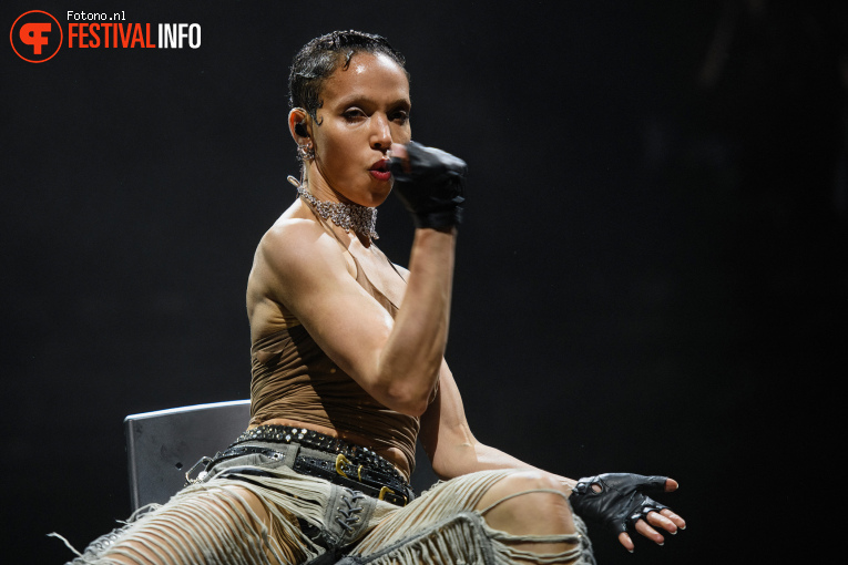 FKA twigs op Down the Rabbit Hole 2025 - Zaterdag foto