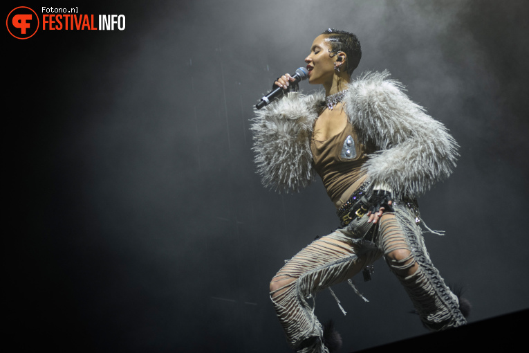 FKA twigs op Down the Rabbit Hole 2025 - Zaterdag foto