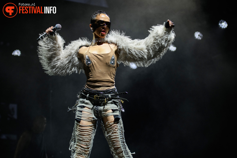 FKA twigs op Down the Rabbit Hole 2025 - Zaterdag foto