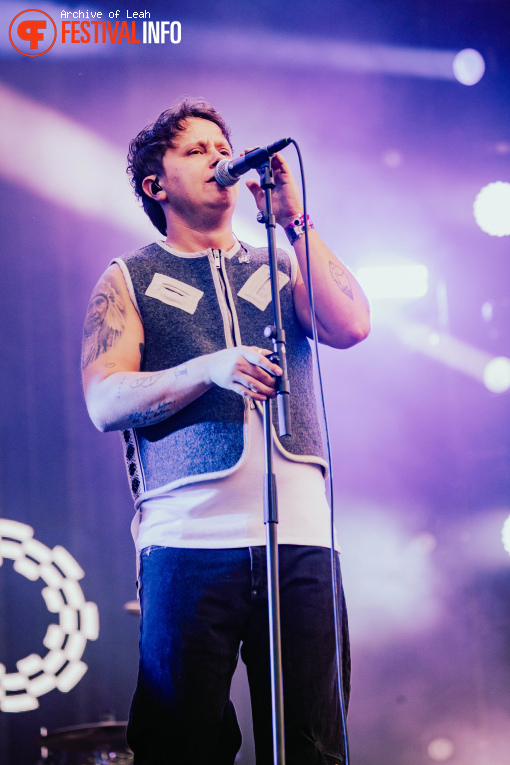 Nothing But Thieves op Down the Rabbit Hole 2025 - Zondag foto