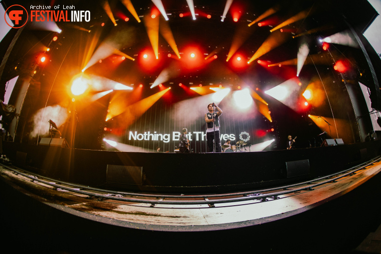 Nothing But Thieves op Down the Rabbit Hole 2025 - Zondag foto