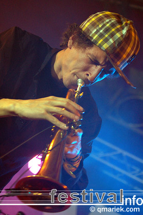Kyteman's Hiphop Orkest op Bevrijdingsfestival Overijssel 2009 foto