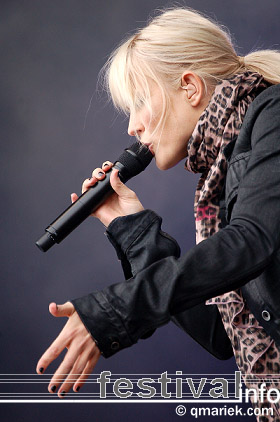 Ilse DeLange op Bevrijdingsfestival Overijssel 2009 foto