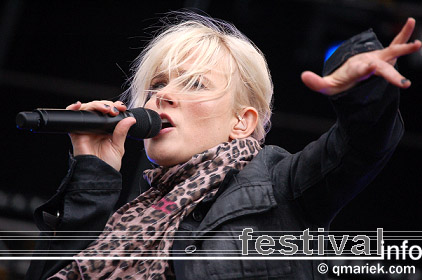 Ilse DeLange op Bevrijdingsfestival Overijssel 2009 foto