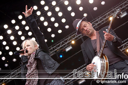 Ilse DeLange op Bevrijdingsfestival Overijssel 2009 foto