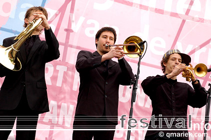 Kyteman's Hiphop Orkest op Bevrijdingsfestival Overijssel 2009 foto