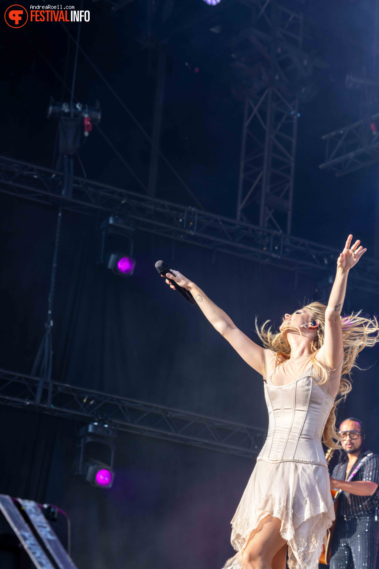Davina Michelle op Zwarte Cross Festival 2025 - Vrijdag foto