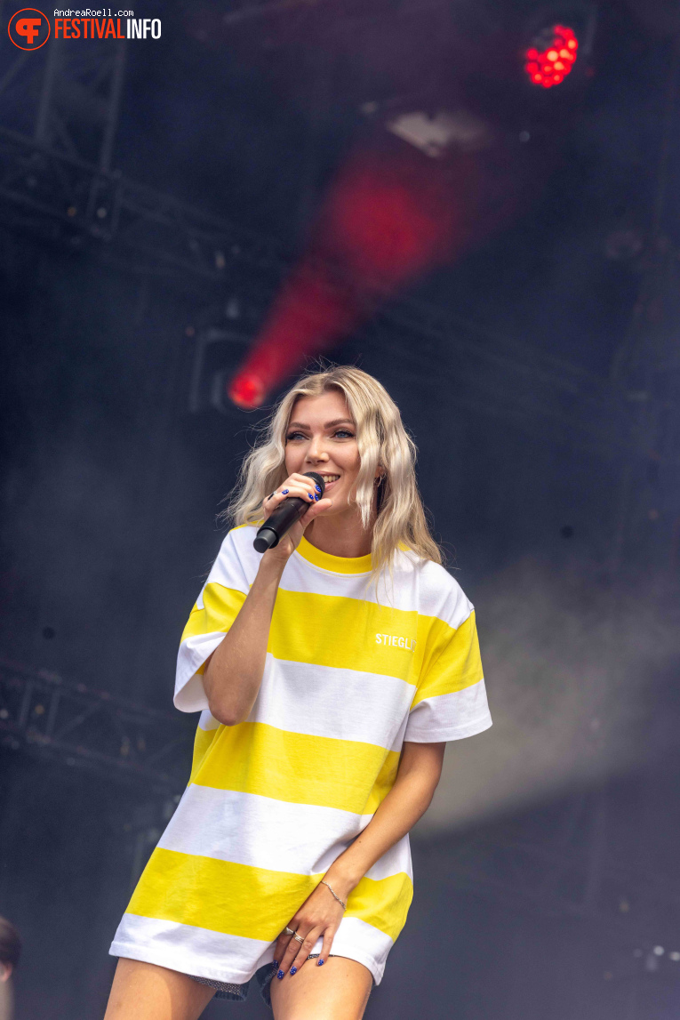 Hannah Mae op Zwarte Cross Festival 2025 - Vrijdag foto