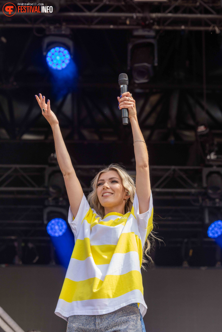 Hannah Mae op Zwarte Cross Festival 2025 - Vrijdag foto