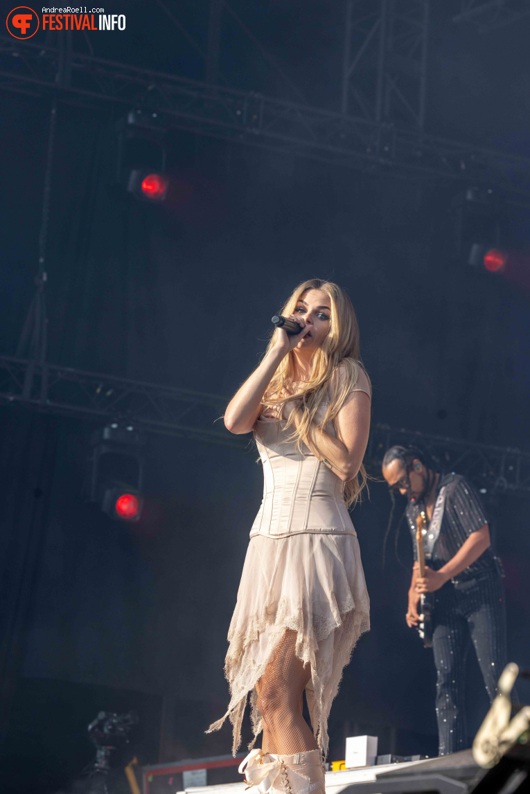 Davina Michelle op Zwarte Cross Festival 2025 - Vrijdag foto
