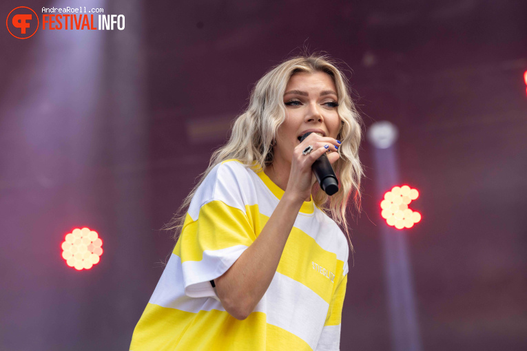 Hannah Mae op Zwarte Cross Festival 2025 - Vrijdag foto