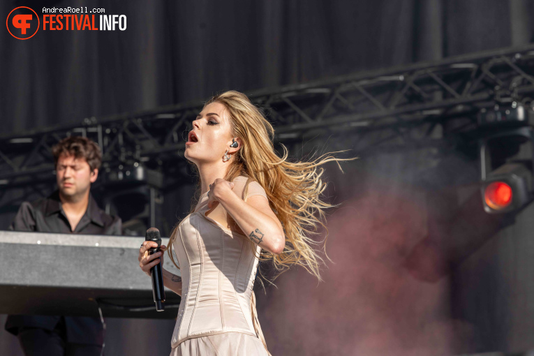 Davina Michelle op Zwarte Cross Festival 2025 - Vrijdag foto