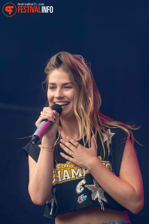 Roxy Dekker op Zwarte Cross Festival 2025 - Zaterdag foto