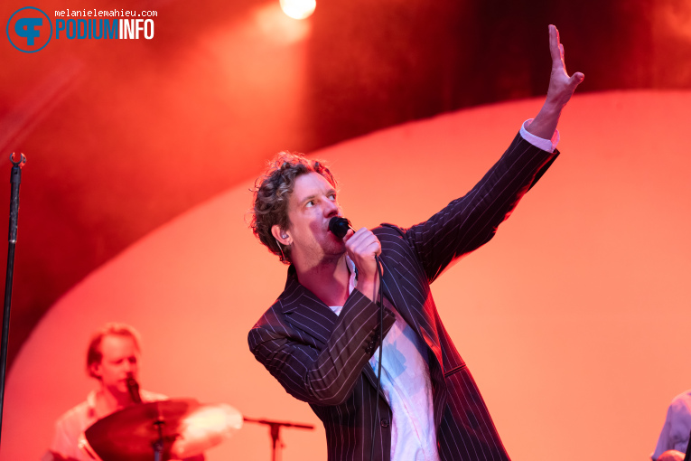 Warhaus op Live At Amsterdamse Bos: Warhaus - 07/08 - Openlucht Theater Amsterdamse Bos foto