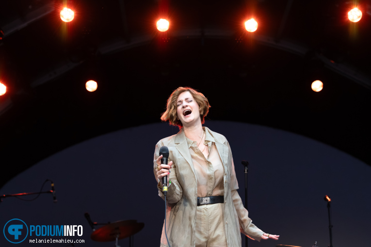 Warhaus op Live At Amsterdamse Bos: Warhaus - 07/08 - Openlucht Theater Amsterdamse Bos foto