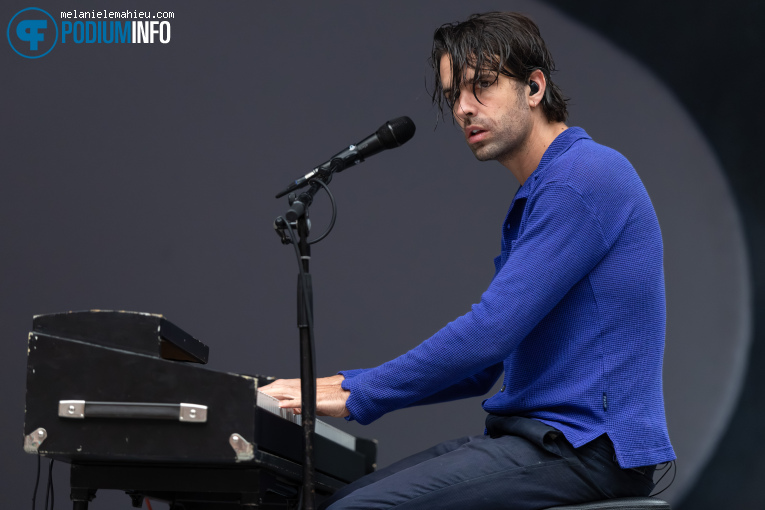 Warhaus op Live At Amsterdamse Bos: Warhaus - 07/08 - Openlucht Theater Amsterdamse Bos foto
