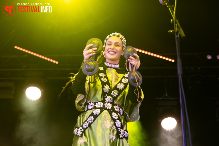 Asmâa Hamzaoui & Bnat Timbouktou op Paléo 2025 foto