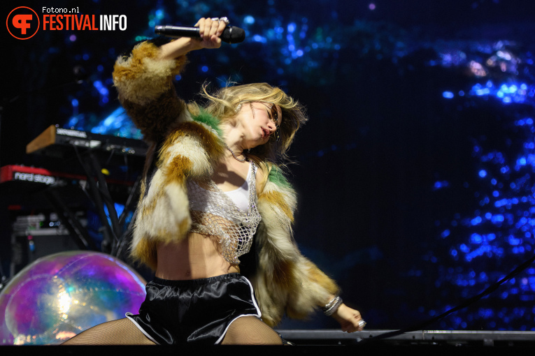 Suki Waterhouse op Lowlands 2025 - Zaterdag foto