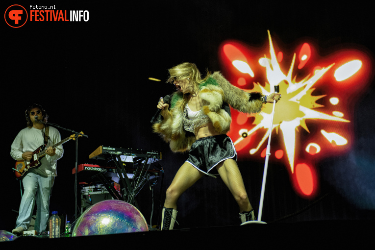 Suki Waterhouse op Lowlands 2025 - Zaterdag foto