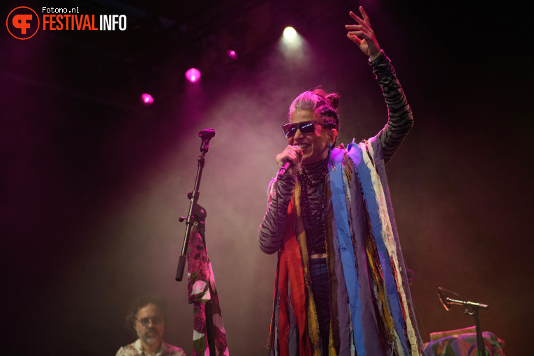 Raúl Monsalve y los Forajidos op Lowlands 2025 - Zaterdag foto