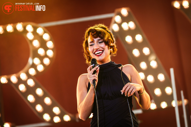 Raye op Lowlands 2025 - Zaterdag foto