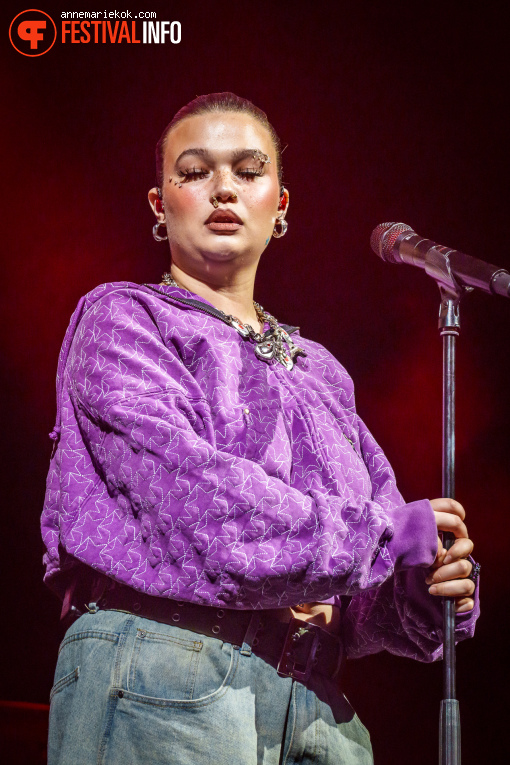 Lola Young op Lowlands 2025 - Zondag foto