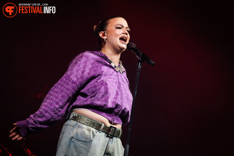 Lola Young op Lowlands 2025 - Zondag foto