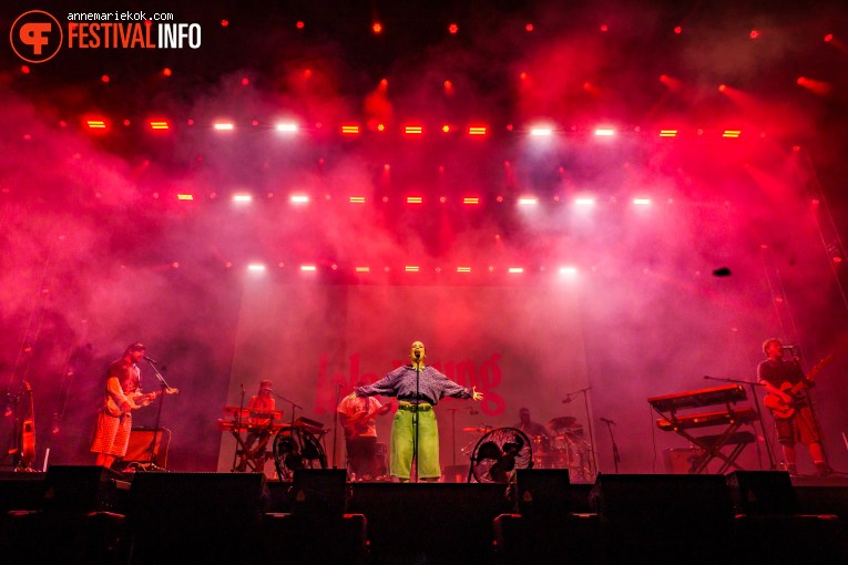 Lola Young op Lowlands 2025 - Zondag foto
