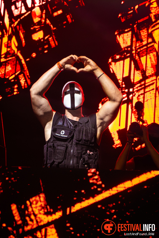 Holy Priest op R² Festival 2025 foto