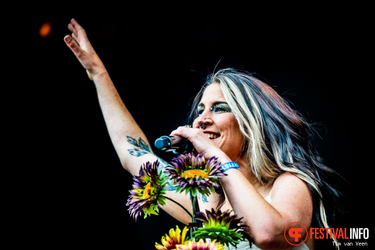 Charlotte Wessels op Dynamo MetalFest 2025 - Zaterdag foto