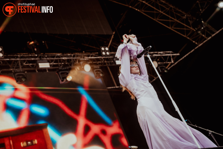 Suki Waterhouse op Cabaret Vert 2025 foto