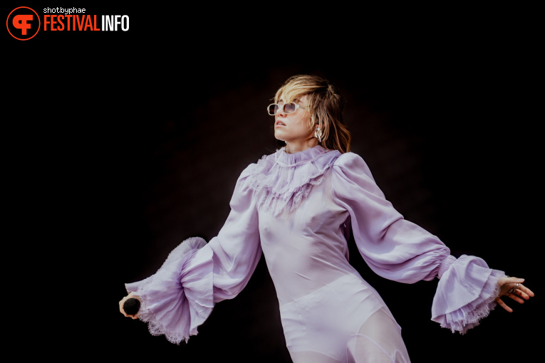 Suki Waterhouse op Cabaret Vert 2025 foto