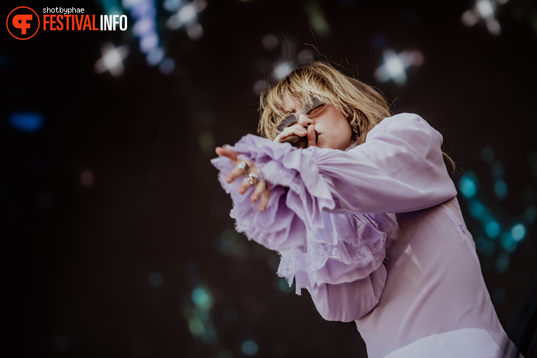 Suki Waterhouse op Cabaret Vert 2025 foto