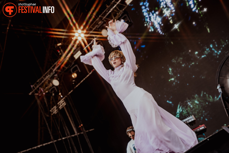 Suki Waterhouse op Cabaret Vert 2025 foto