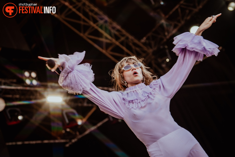 Suki Waterhouse op Cabaret Vert 2025 foto