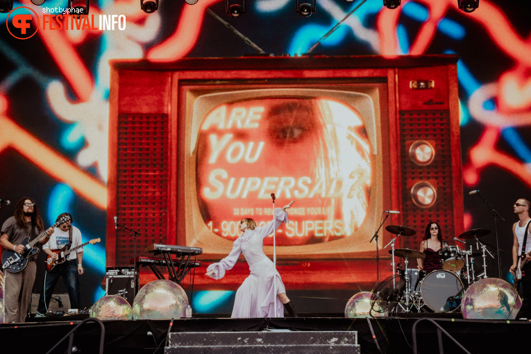 Suki Waterhouse op Cabaret Vert 2025 foto