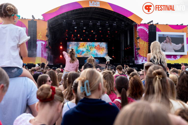 Roxy Dekker op Het Grootste Zomerfeest van Nederland 2025 foto
