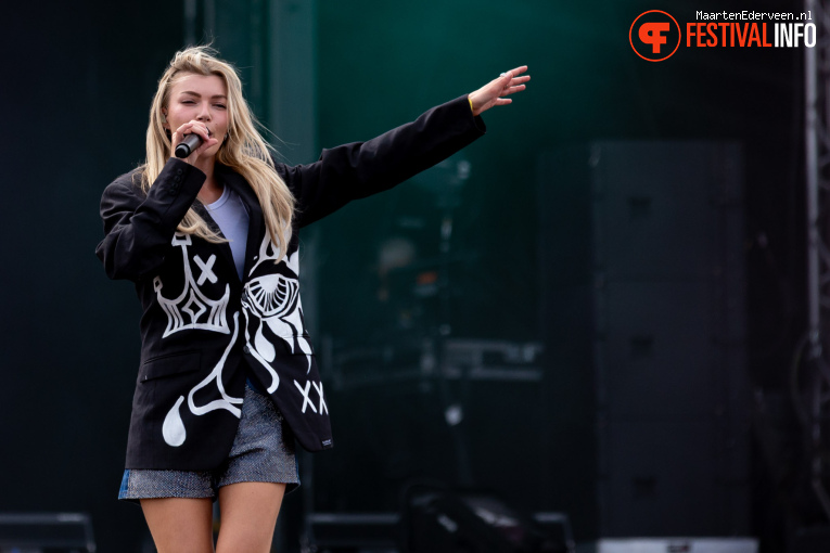 Hannah Mae op Het Grootste Zomerfeest van Nederland 2025 foto