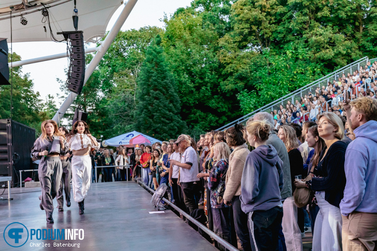 Eefje de Visser op Zuiderpark Live: Eefje de Visser - 24/08 - Zuiderparktheater foto