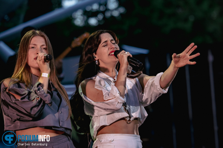 Eefje de Visser op Zuiderpark Live: Eefje de Visser - 24/08 - Zuiderparktheater foto